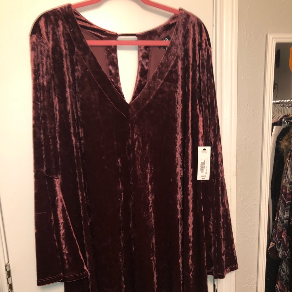 A.N.A Maroon Velvet Bell Sleeve Sheath Dress